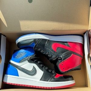 Jordan top 3 men’s 7 women’s 8.5